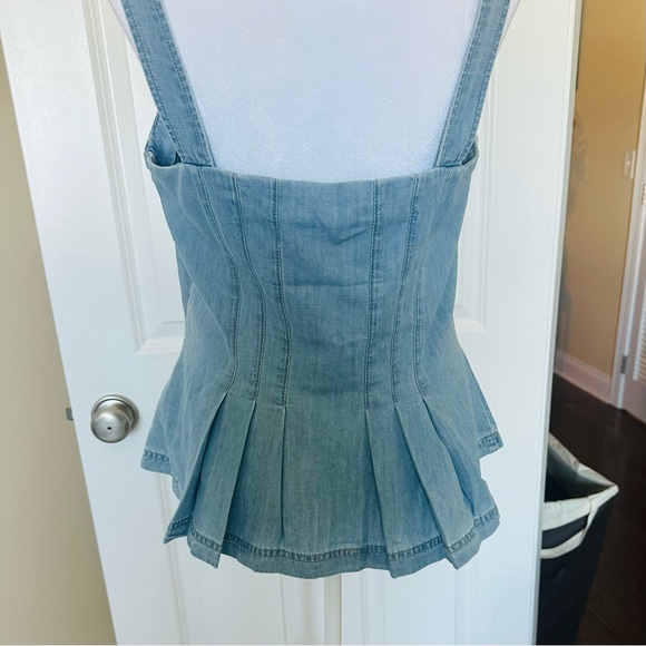 NWT Veronica Beard Light Blue Denim Laura Top. Size 6. - Picture 2 of 11